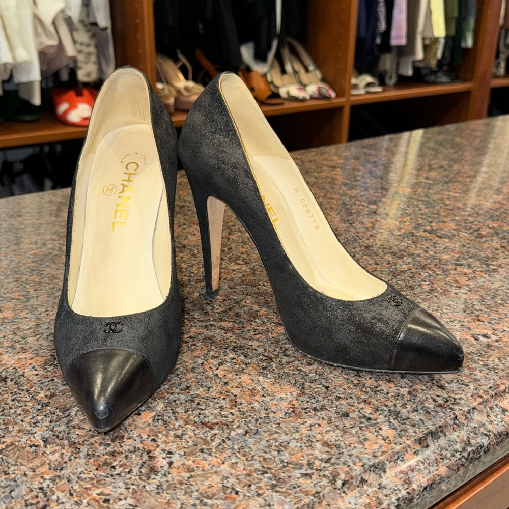 Chanel black pumps